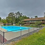 1 Floor, Pocono Pond House With Game Room